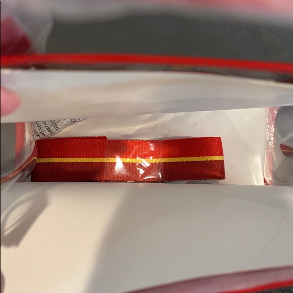 Red and White Tote with Bow Design - Picture 3 of 5